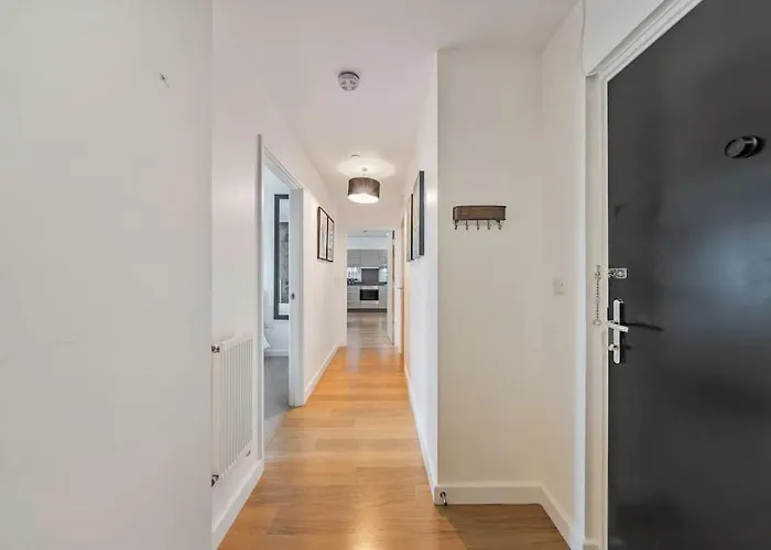 Great 2 Bed Flat With City View
